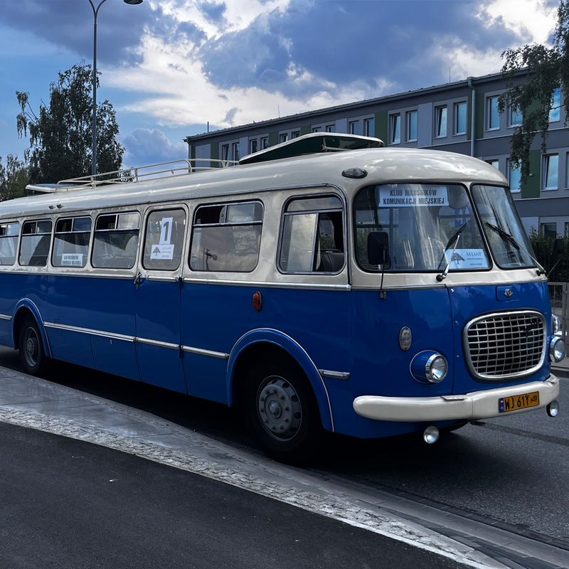 Wynajem zabytkowego autobusu PRL - Warszawa