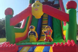 Dmuchana zjeżdżalnia na wynajem - Lego